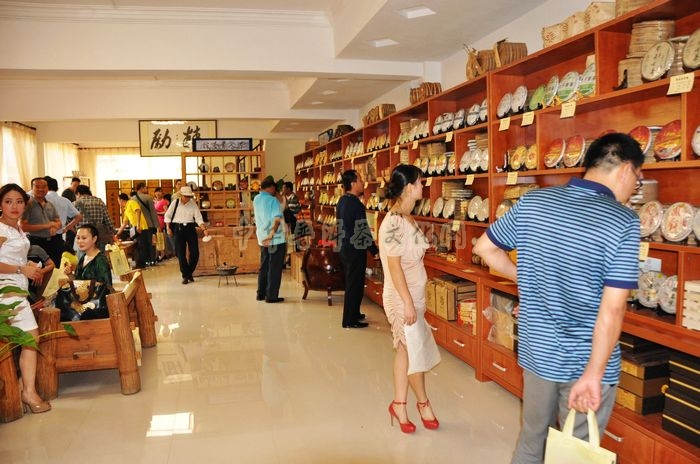 葳盛茶業(yè)前衛(wèi)茶文化廣場(chǎng)旗艦店隆重開(kāi)業(yè)